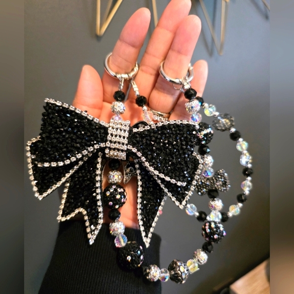 Black Rhinestone Bow Beaded Handbag Charm – Glam Sparkle Accessory - Picture 3 of 3